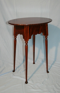 Colonial side table in tiger maple